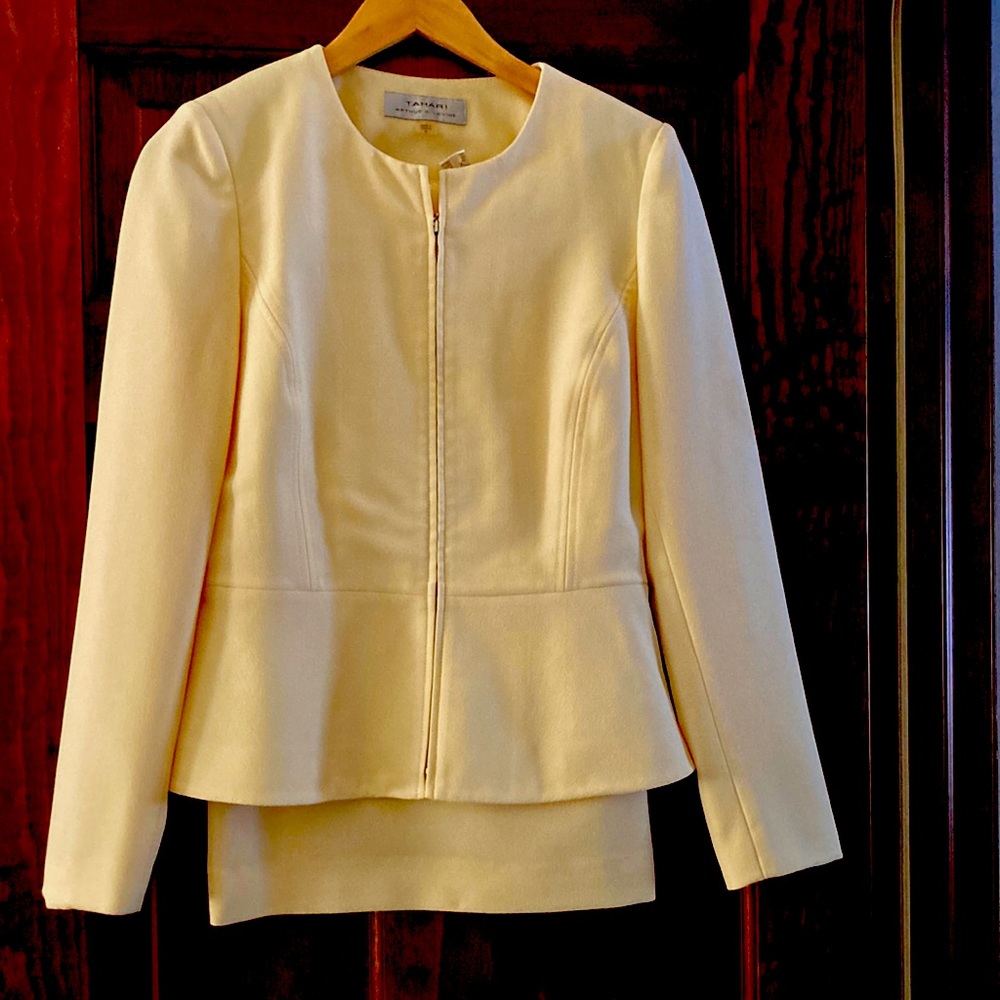 Tahari skirt suit